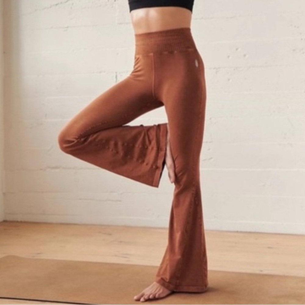 NWOT Good Karma Flare Leggings Toasted Coconut XS/S